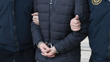 Bakan Yerlikaya açıkladı: Kırmızı bültenle aranan 3 hatalı Türkiye’ye getirildi