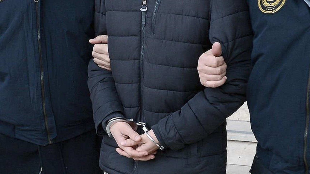 Bakan Yerlikaya açıkladı: Kırmızı bültenle aranan 3 hatalı Türkiye’ye getirildi