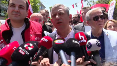 CHP lideri Özgür Özel, Ankara’da Gençlik Yürüyüşü’ne katıldı