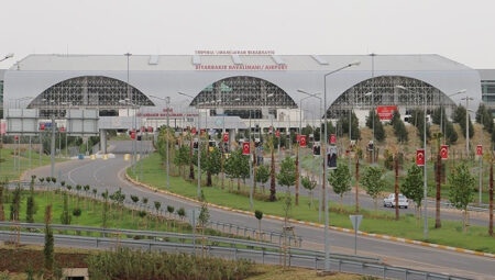 Diyarbakır Havalimanı pisti uçuş trafiğine kapatıldı