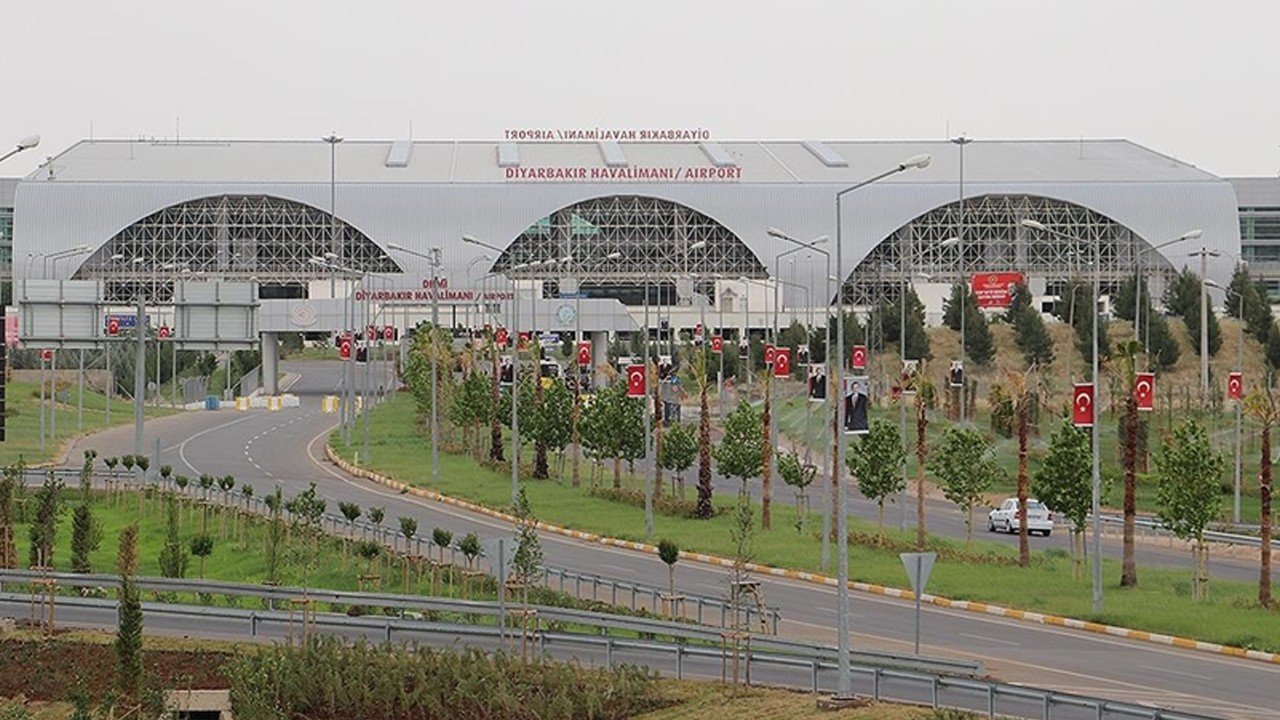 Diyarbakır Havalimanı pisti uçuş trafiğine kapatıldı