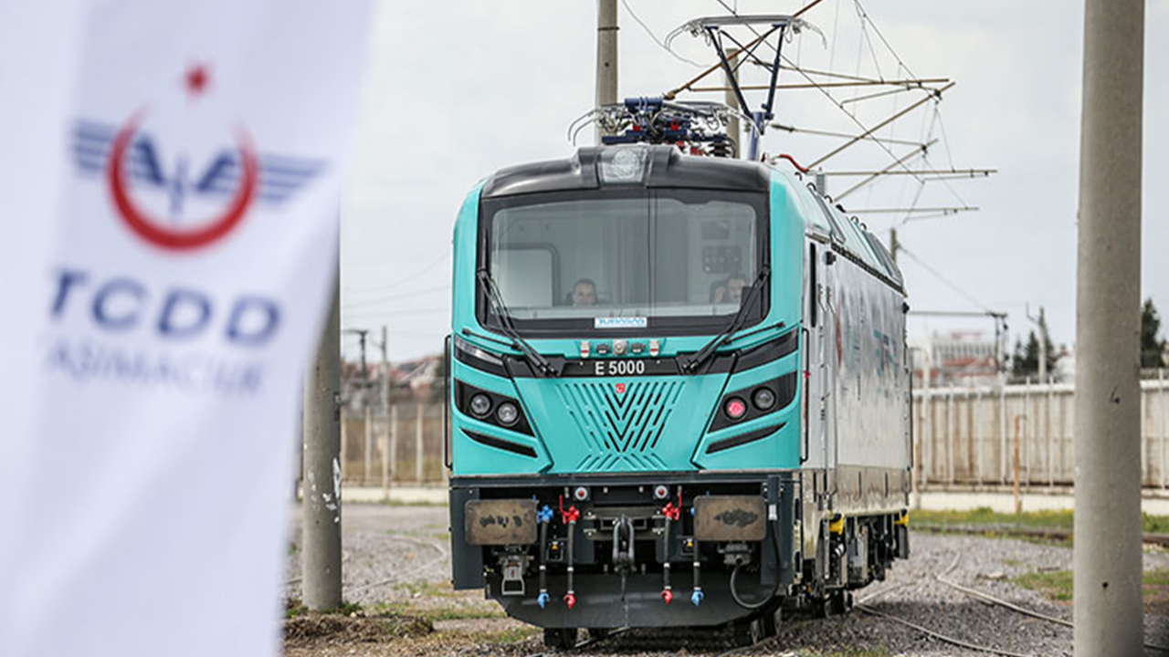 E5000 Lokomotifi raylara indi: Türkiye’den demiryolunda yerli ve ulusal atak