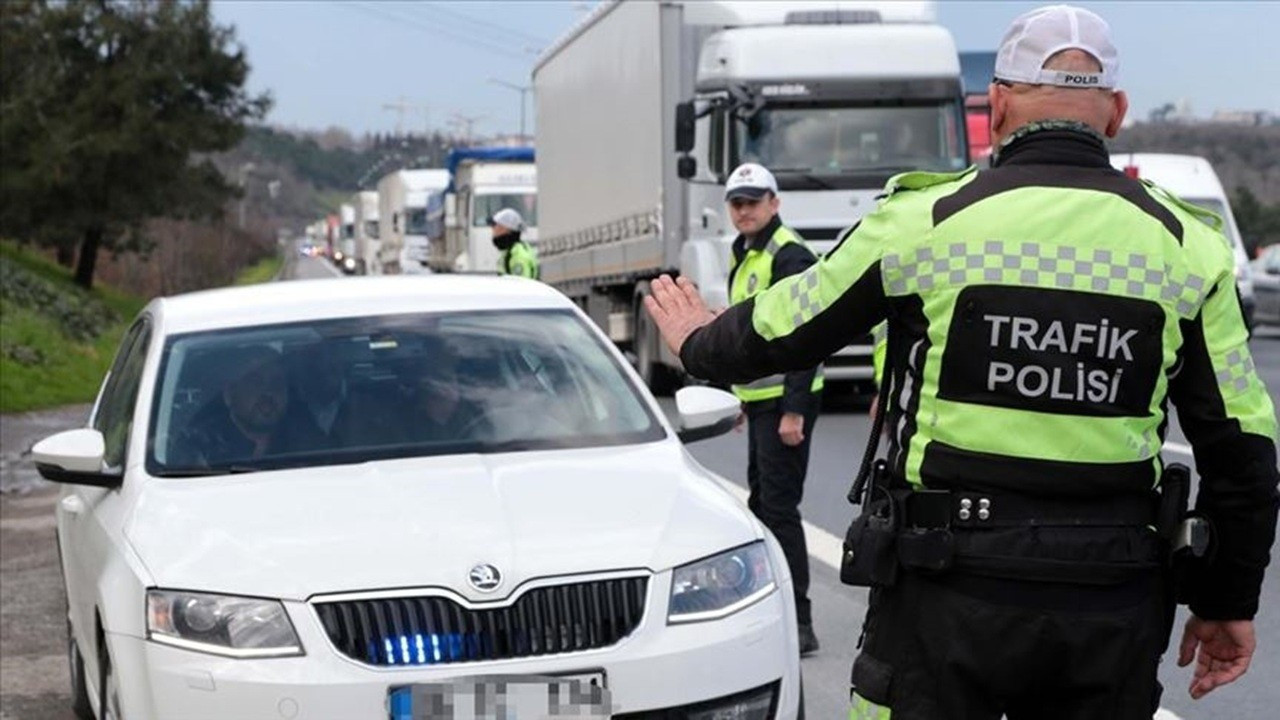 İçişleri Bakanlığı trafik raporunu açıkladı! Çakarlı araç cezalarında yüzde 80 azalma