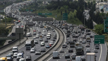 İstanbul’da haftanın birinci günü trafik yoğunluğu yüzde 80’e ulaştı