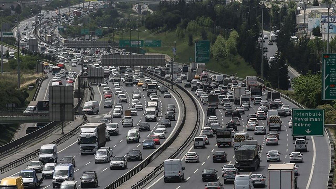 İstanbul’da haftanın birinci günü trafik yoğunluğu yüzde 80’e ulaştı