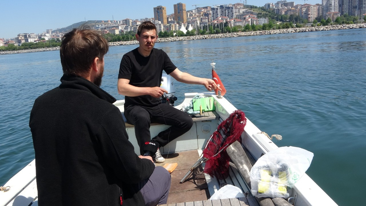 ‘Jaws Geliyor’ dedi gerçek oldu! Pendik’te oltaya köpek balığı takıldı!