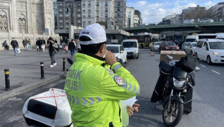 Kask kullanmayan 475 bin 976 şoför ve yolcuya işlem!