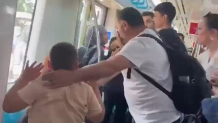 Marmaray’da çocuklarının yanında babaya saldırmışlardı: Biri adliyeye sevk edildi, oburu özgür bırakıldı