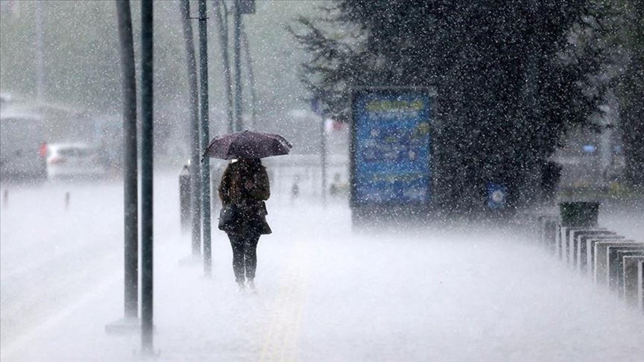Meteoroloji’den 3 vilayet turuncu, 7 vilayet sarı kodlu uyarı! Kuvvetli fırtına ve sağanak geliyor