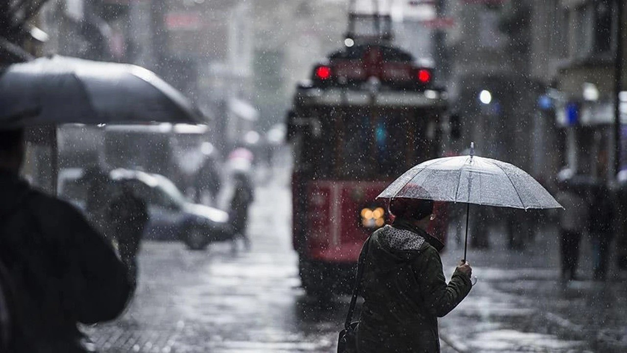 Meteoroloji’den yağış uyarısı! İstanbul’da sağanak tesirli olacak: Sıcaklıklar 3-5 derece azalacak