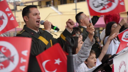 Samsun’da Askeri Bando’dan Sefo sürprizi! Çocuklar da sahneye davet edildi