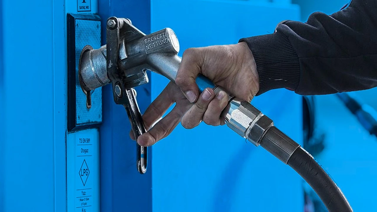 Akaryakıta indirim geldi: LPG ucuzladı, motorin sıra bekliyor