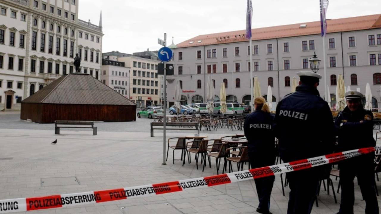 Almanya’da 2 tonluk bomba alarmı:  20 bin kişi tahliye ediliyor