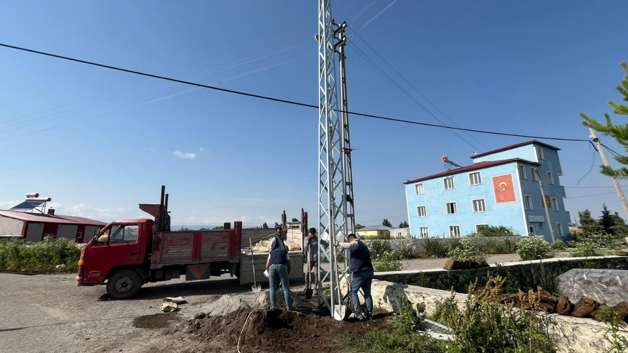 ARAS EDAŞ’tan kırsala güç yatırımı: Köylerde direkler yenileniyor