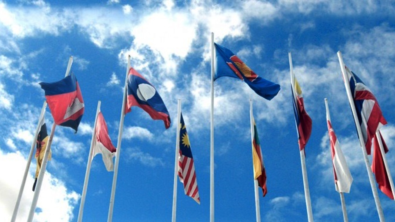 ASEAN doruğunda ABD krizi: Yeni gümrük vergileri ve hudut tansiyonu gündemde