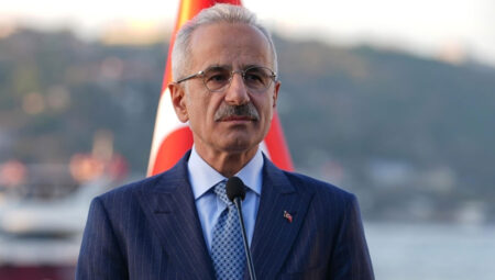 Bakan Uraloğlu duyurdu: Türkiye ile Suriye ortasında aktarmasız nakliye başlıyor
