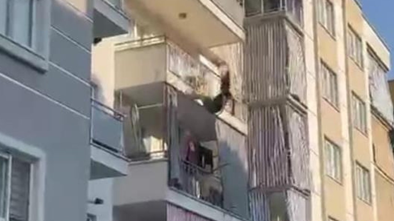 Balkona çıkıp kendini boşluğa bırakan bayan ağır yaralandı