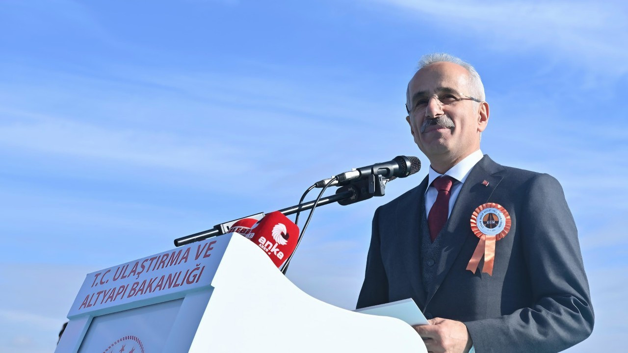 Bayramda Türkiye hareket halindeydi: 3,9 milyon havalimanı yolcusu, milyonlar yollarda