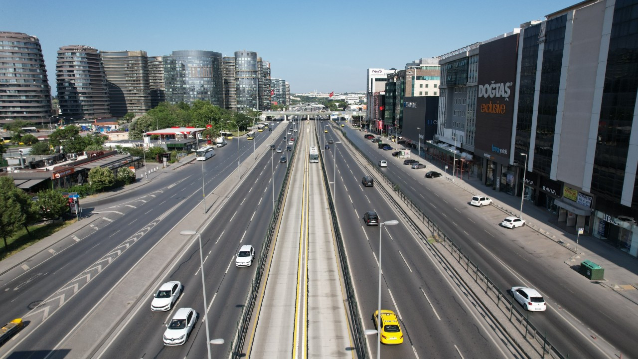 Bayramın birinci gününde yollar boş kaldı