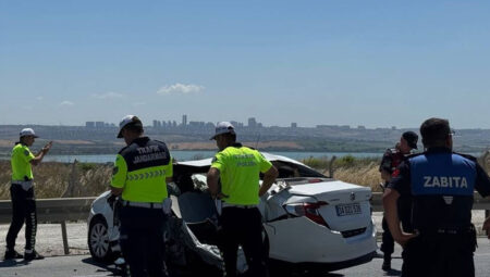 Çatalca’da bariyere çarpan arabadaki astsubay öldü, 2 uzman çavuş yaralandı