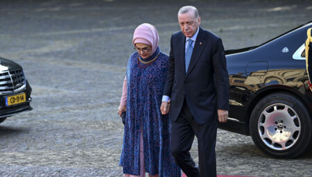 Cumhurbaşkanı Erdoğan, Hollanda Hükümdarı Alexander’ın NATO başkanları onuruna verdiği yemeğe katıldı