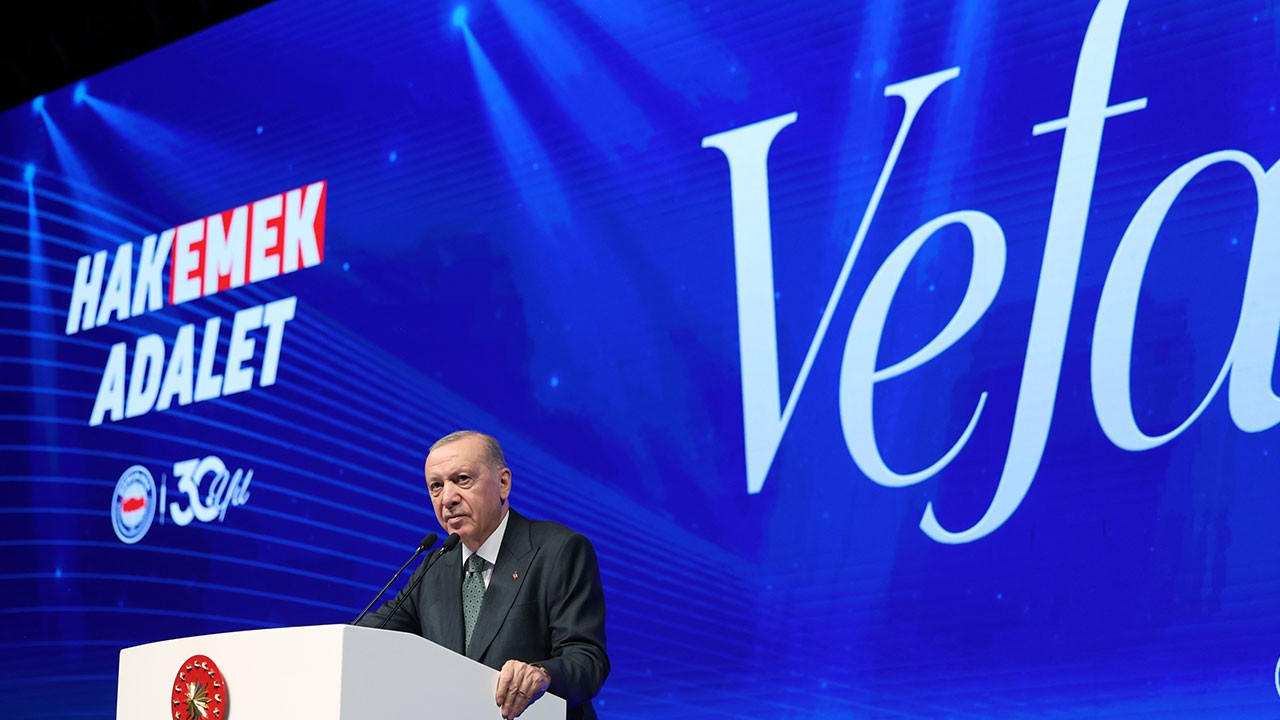 Cumhurbaşkanı Erdoğan: Kamu çalışanlarını enflasyona ezdirmeyeceğiz