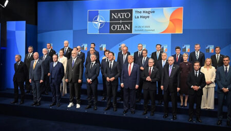 Cumhurbaşkanı Erdoğan, NATO’da aile fotoğrafı çekimine katıldı