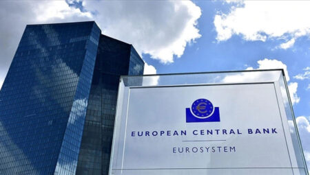 ECB: Enflasyon maksada yaklaşıyor, belirsizlikler sürüyor