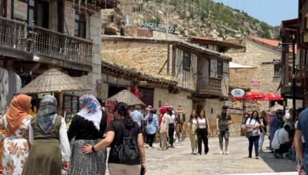 Frig Vadisi bu bayramda da turistlerin gözdesi oldu