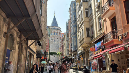 Galata Kulesi’nden düşen 22 yaşındaki genç hayatını kaybetti