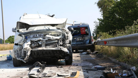 Hatay’da 4 aracın karıştığı zincirleme trafik kazası: 1 meyyit, 10 yaralı