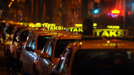 İBB, uygulama bazlı nakliyecilik için 150 yeni taksi plakası ihalesi açtı