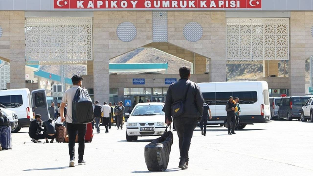 İsrail hücumlarından kaçan İranlıların rotası Türkiye