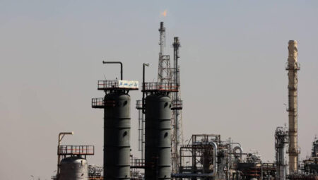 İsrail’in İran’a hücumlarında petrol tesisleri ziyan görmedi