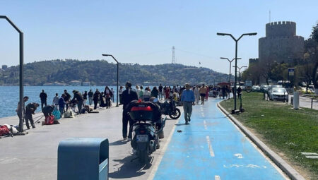 İstanbul Valiliği: Meydan, durak ve plajlarda yüksek sesle müzik açana ceza geliyor