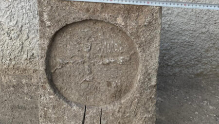 Jandarma durdurdu, içinden Bizans periyoduna ilişkin mezar steli çıktı