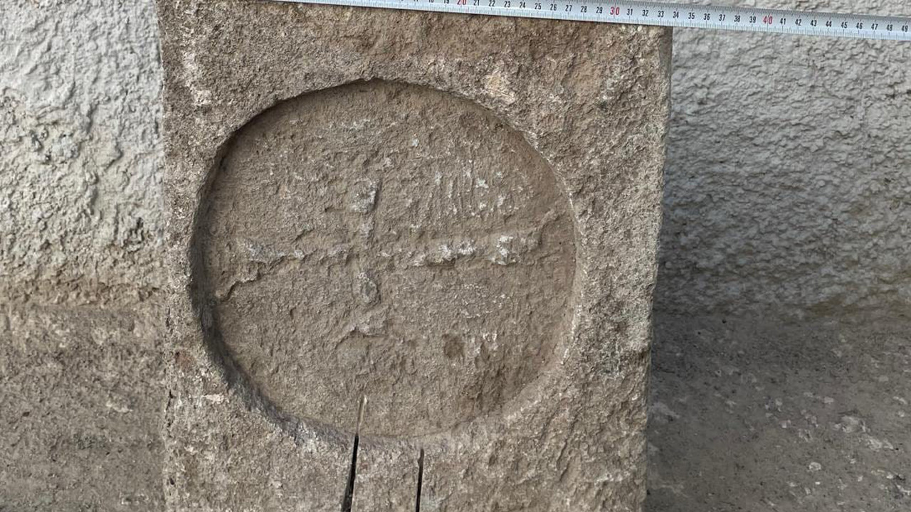Jandarma durdurdu, içinden Bizans periyoduna ilişkin mezar steli çıktı