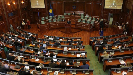 Kosova’da mecliste bomba paniği! İhbar nedeniyle boşaltıldı