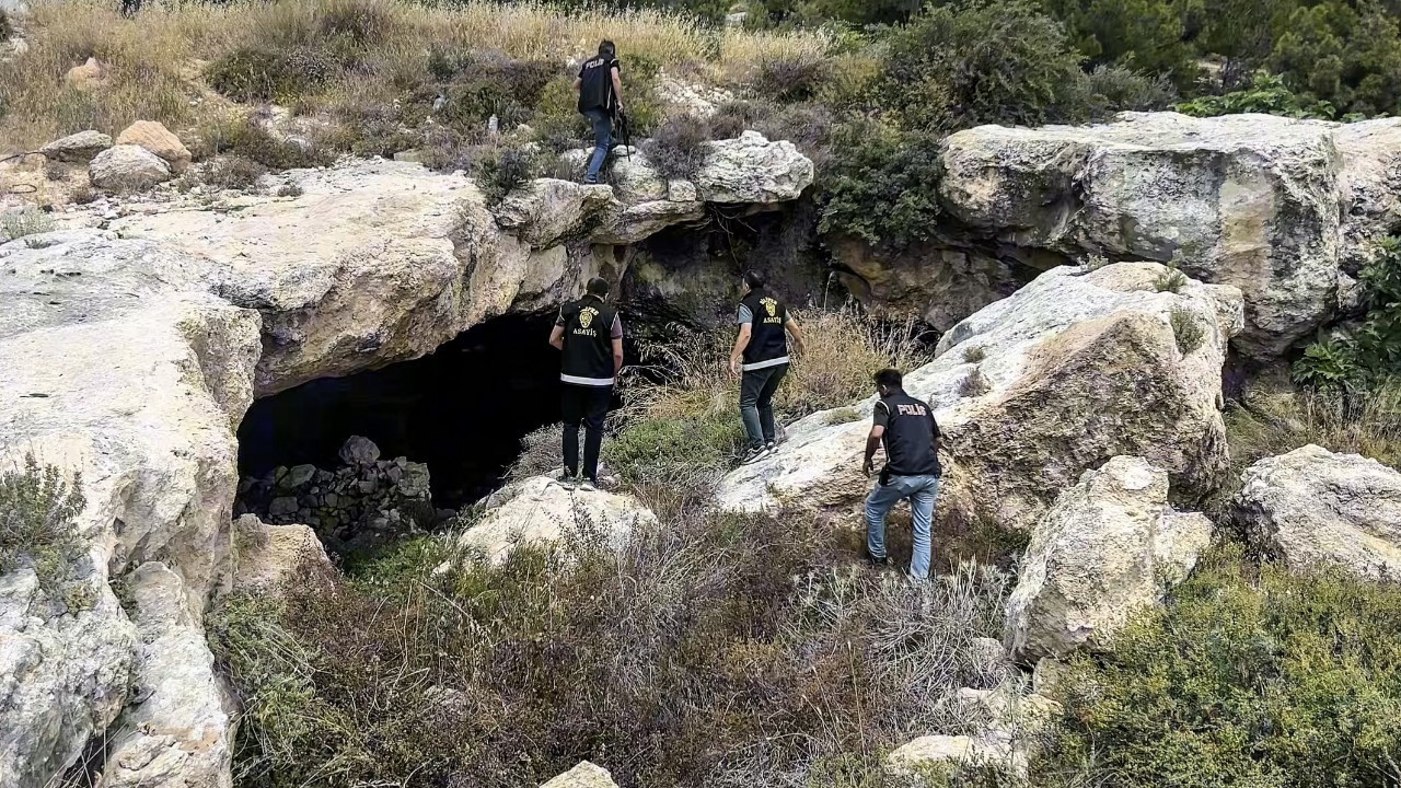 Mersin’de 17 yıl cezalı firari mağarada yakalandı