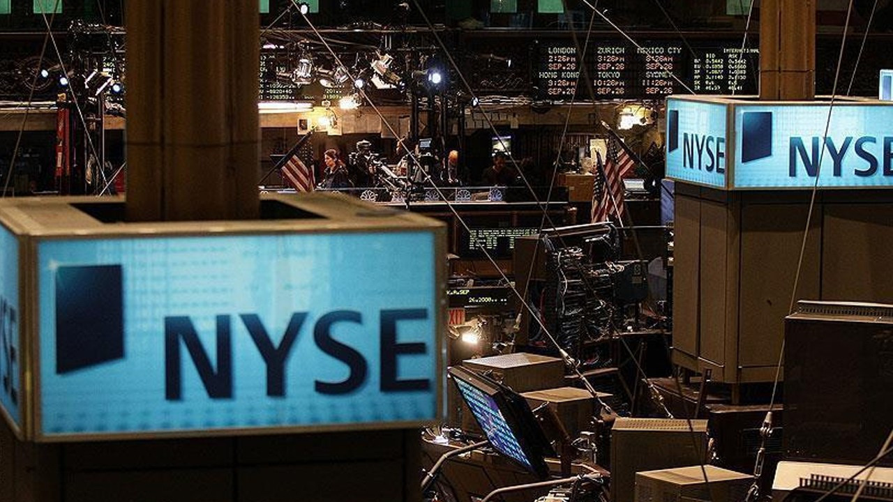 New York borsası güne karışık seyirle başladı.