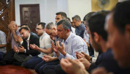 Özgür Özel, Ferdi Zeyrek’in mevlidine katıldı