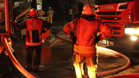 Silivri’de 5 katlı binada korkutan yangın