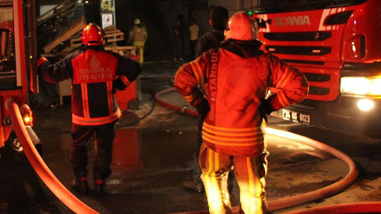 Silivri’de 5 katlı binada korkutan yangın