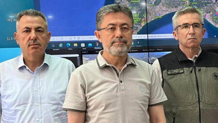 Son dakika… Bakan Yumaklı: Üç ilde yangınlar kısmen denetim altına alındı