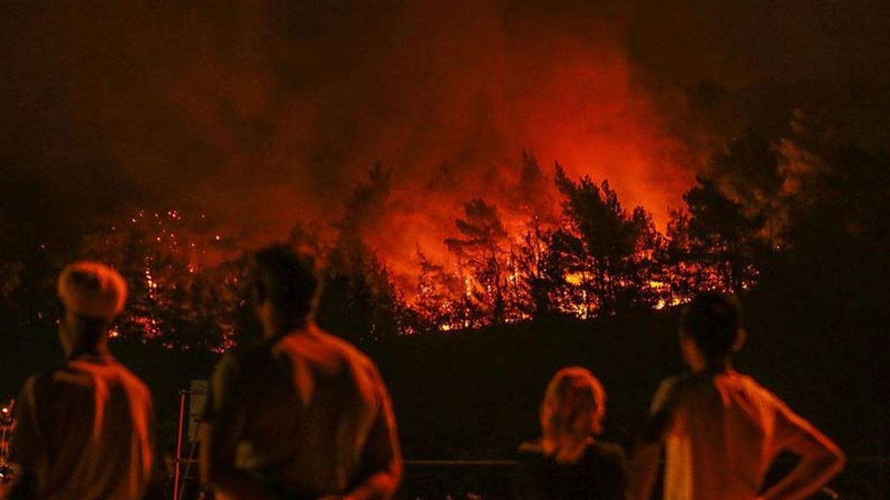 Son dakika: İzmir-Aydın otoyolu ulaşıma kapatıldı