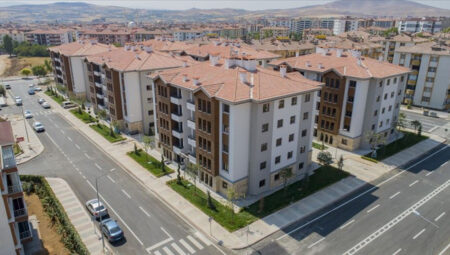 TOKİ’den 15 vilayette 5 bin 899 konutun anahtarı teslimi