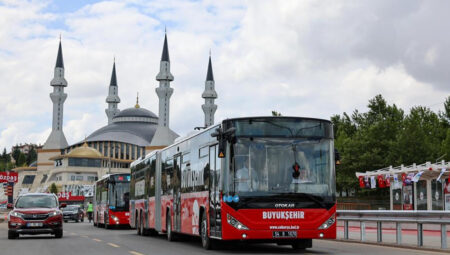 Türkiye’de ikinci kent Sakarya oldu: Metrobüsler birinci seferini yaptı