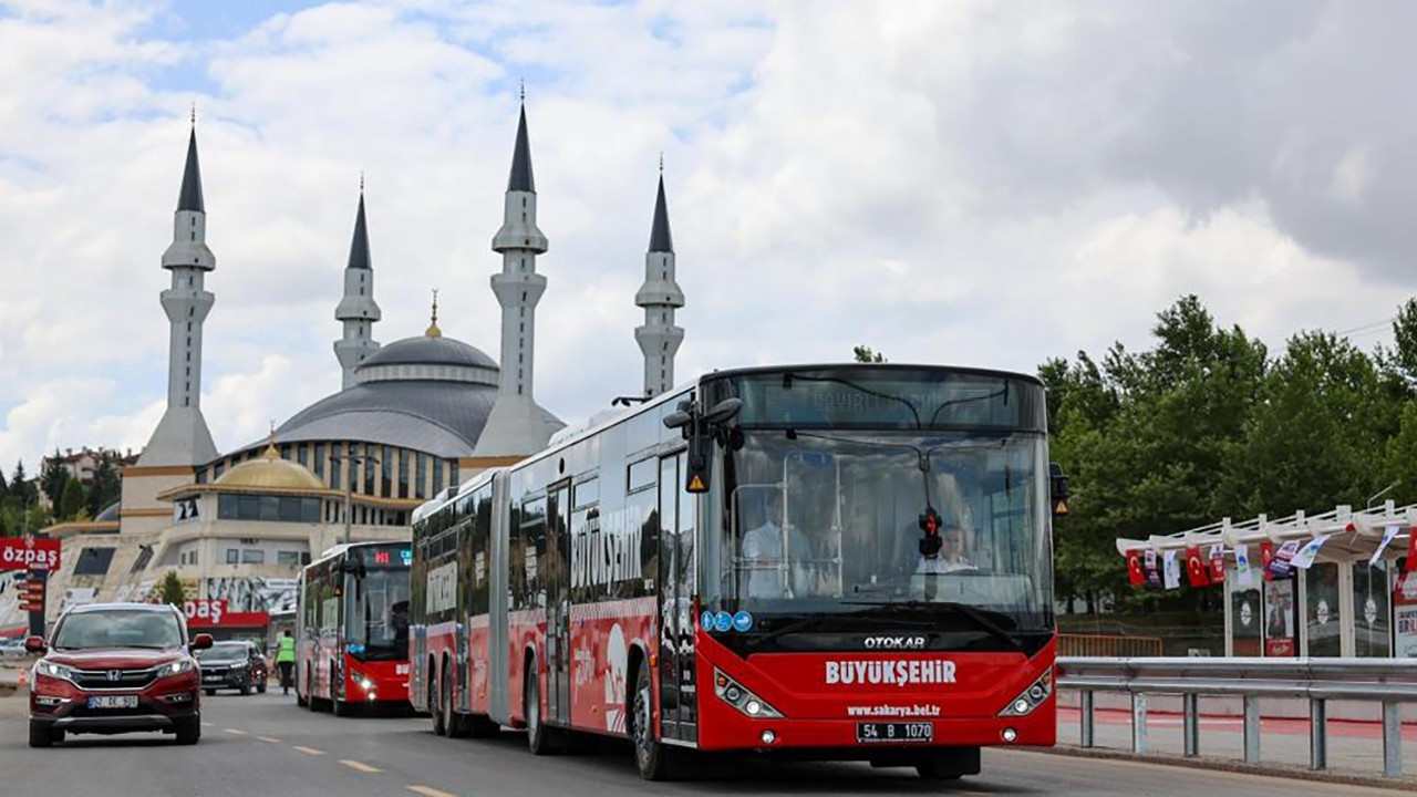 Türkiye’de ikinci kent Sakarya oldu: Metrobüsler birinci seferini yaptı