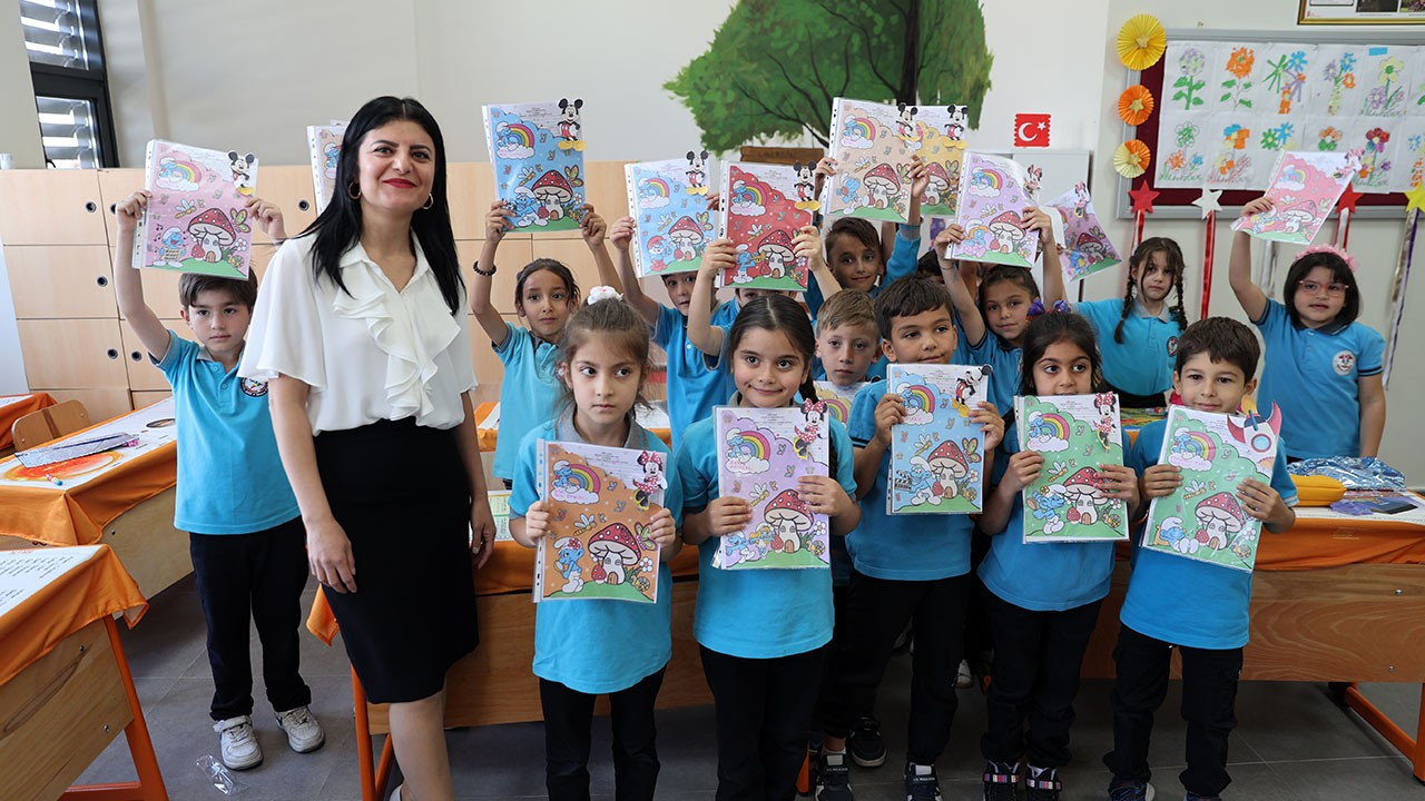 Yaklaşık 20 milyon öğrenci karne alarak yaz tatiline girdi: Cumhurbaşkanı Erdoğan karne alan öğrencileri tebrik etti