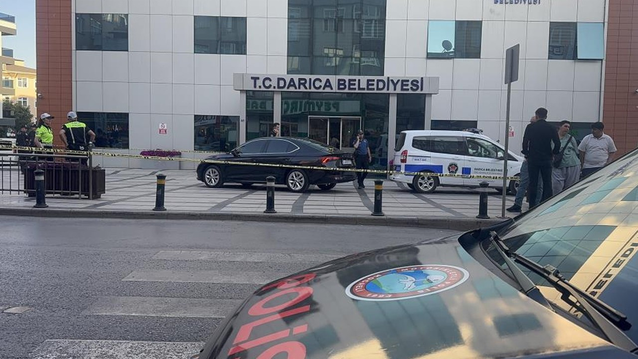 Zabıta intihar etti! Kurşun Darıca Belediye Lideri’ni da yaraladı